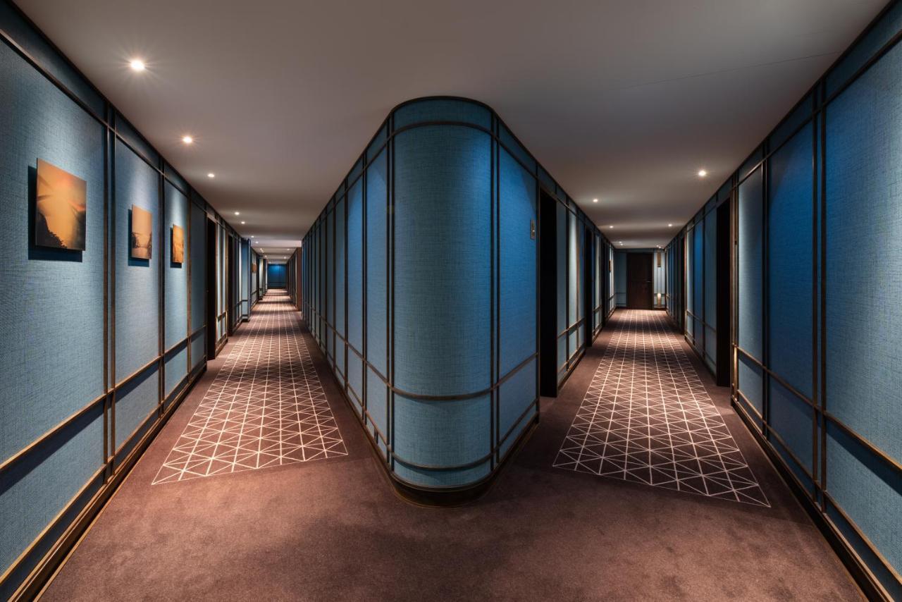 Eurostars Aliados Hotel Porto Bagian luar foto Corridor