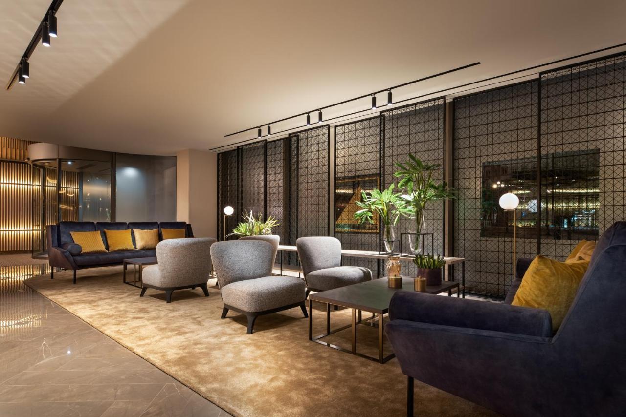 Eurostars Aliados Hotel Porto Bagian luar foto The Club at London Heathrow Airport
