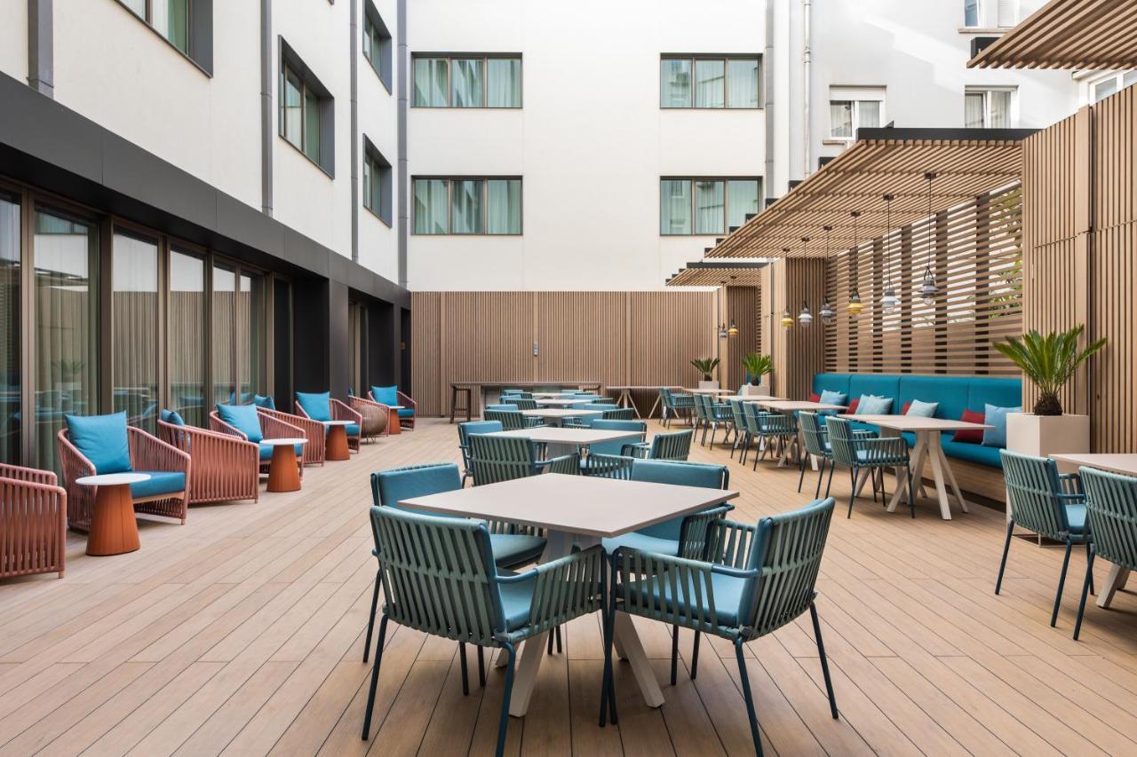 Eurostars Aliados Hotel Porto Bagian luar foto The hotel's courtyard