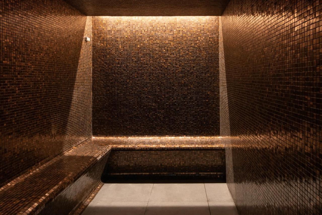 Eurostars Aliados Hotel Porto Bagian luar foto A modern Turkish bath