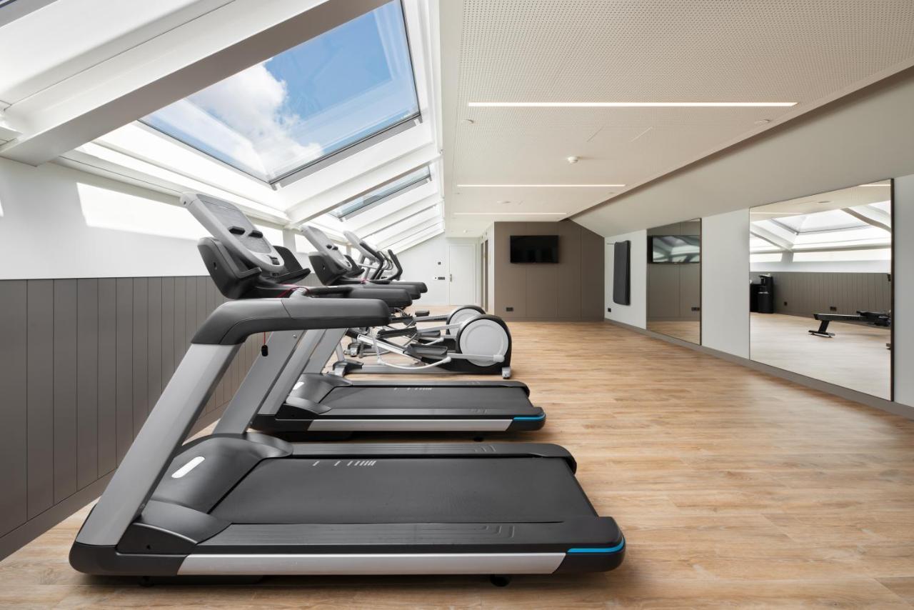 Eurostars Aliados Hotel Porto Bagian luar foto A treadmill