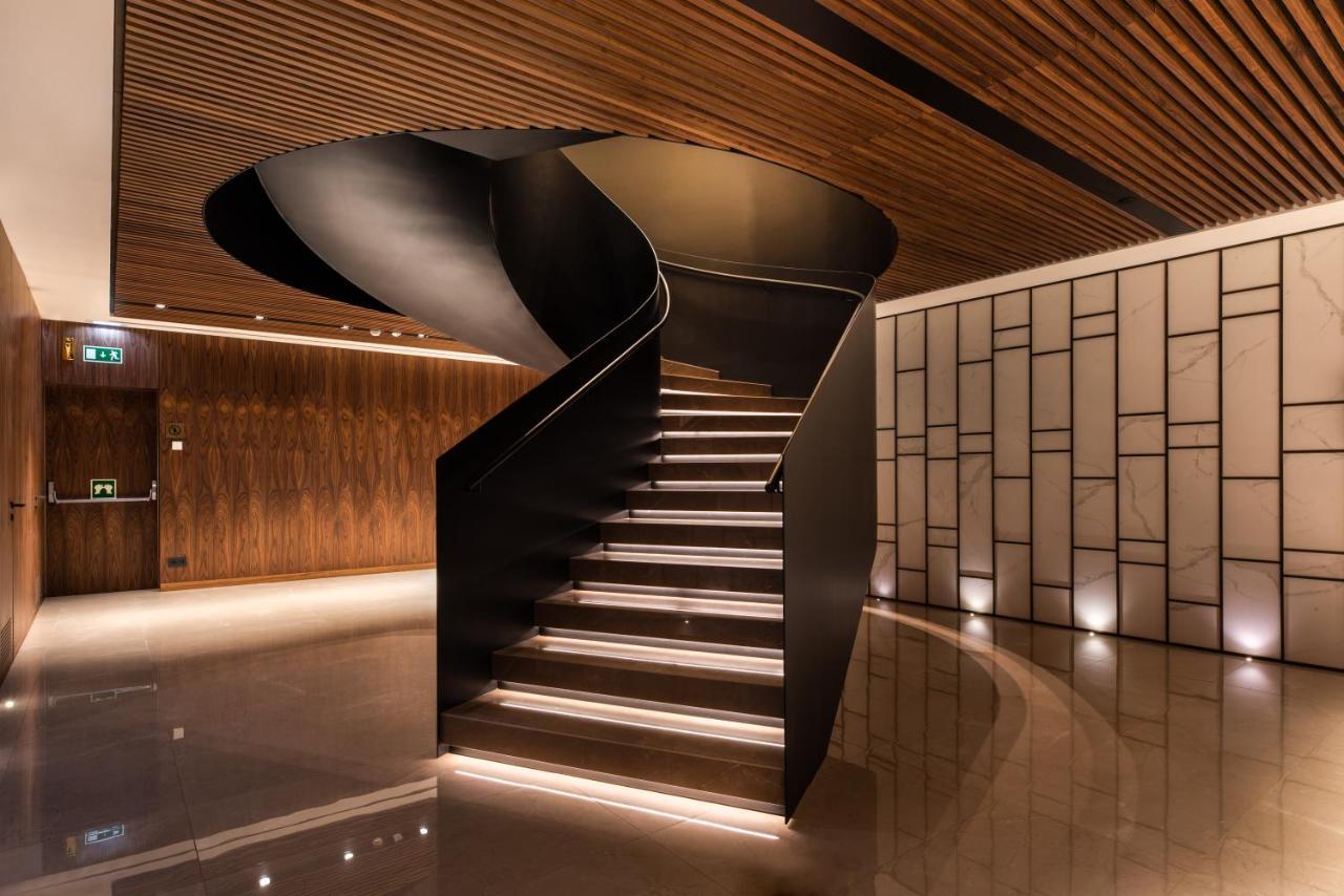 Eurostars Aliados Hotel Porto Bagian luar foto The staircase