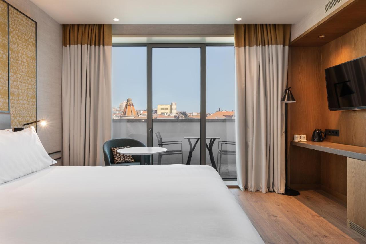 Eurostars Aliados Hotel Porto Bagian luar foto Deluxe room with balcony