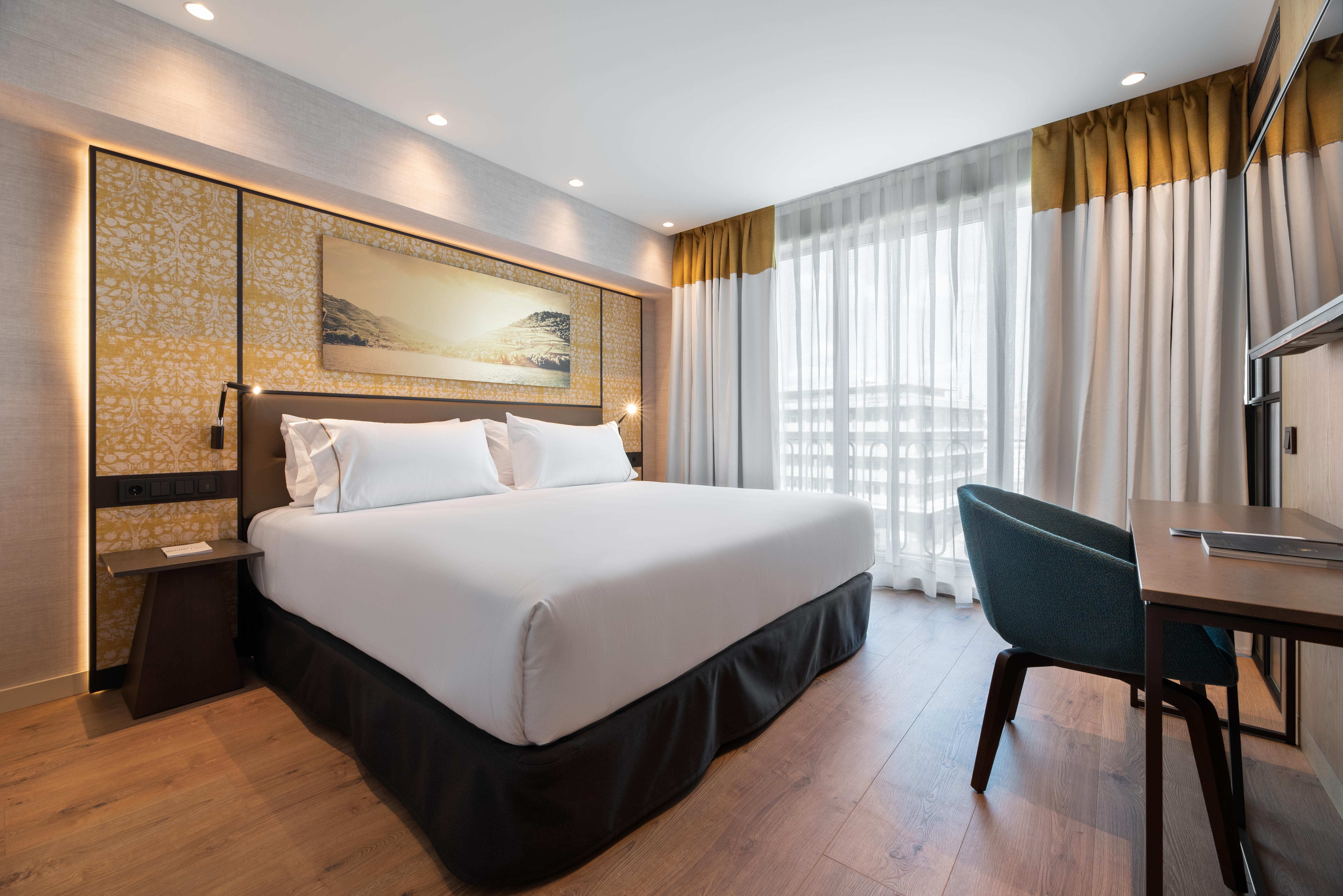 Eurostars Aliados Hotel Porto Bagian luar foto Deluxe room