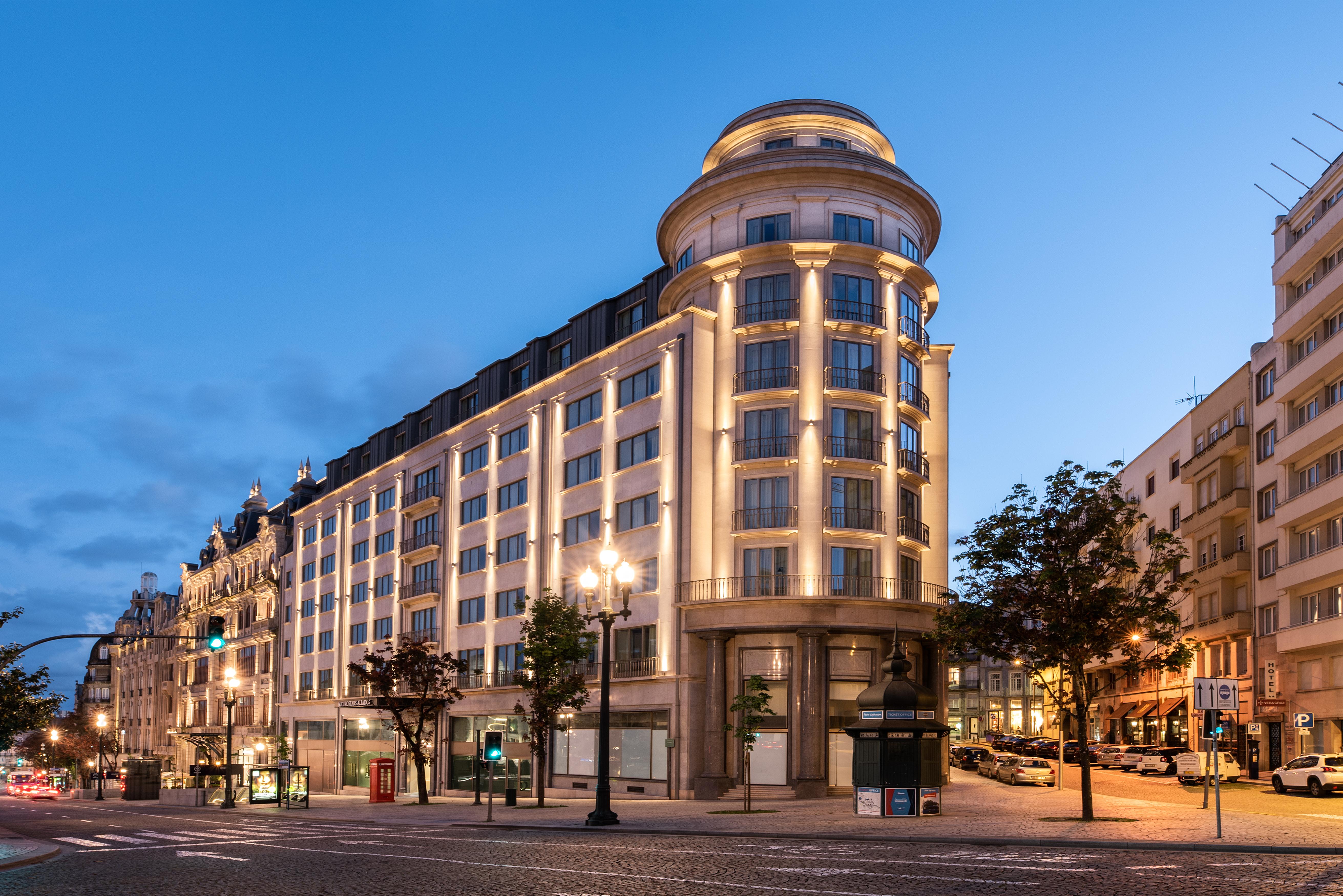 Eurostars Aliados Hotel Porto Bagian luar foto The hotel in 2016